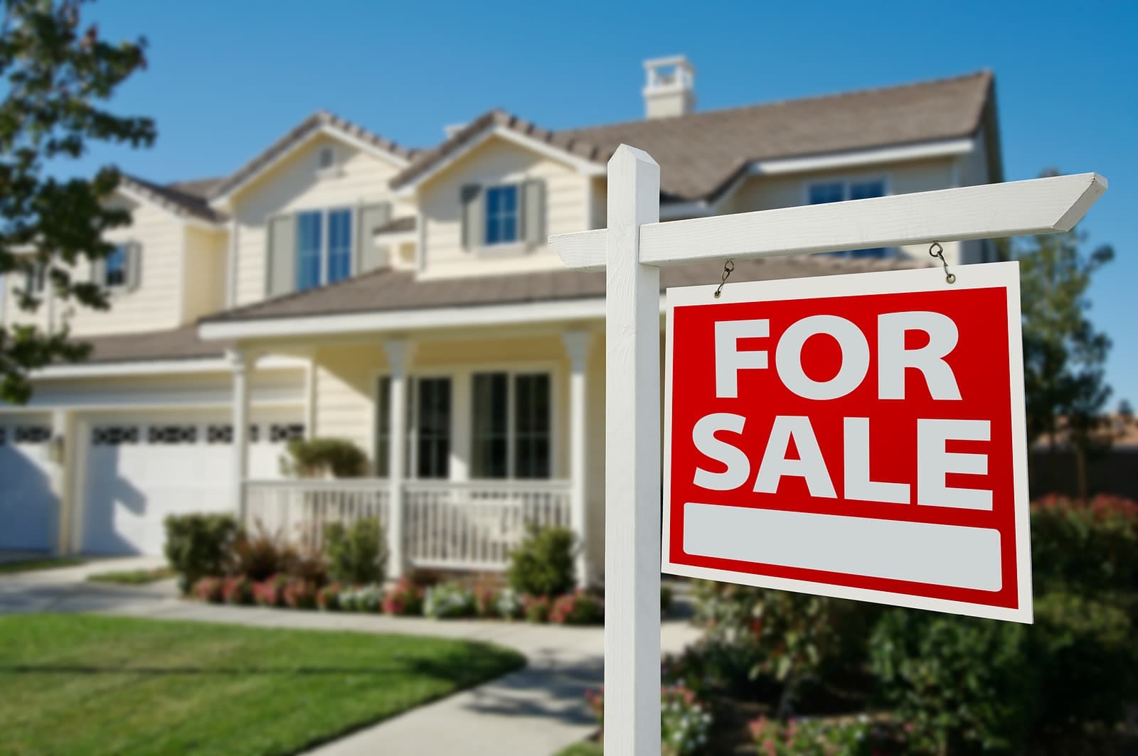 Buying a Home with a Homeowners Association? What Every Buyer Should Know Before Signing the Contract 
