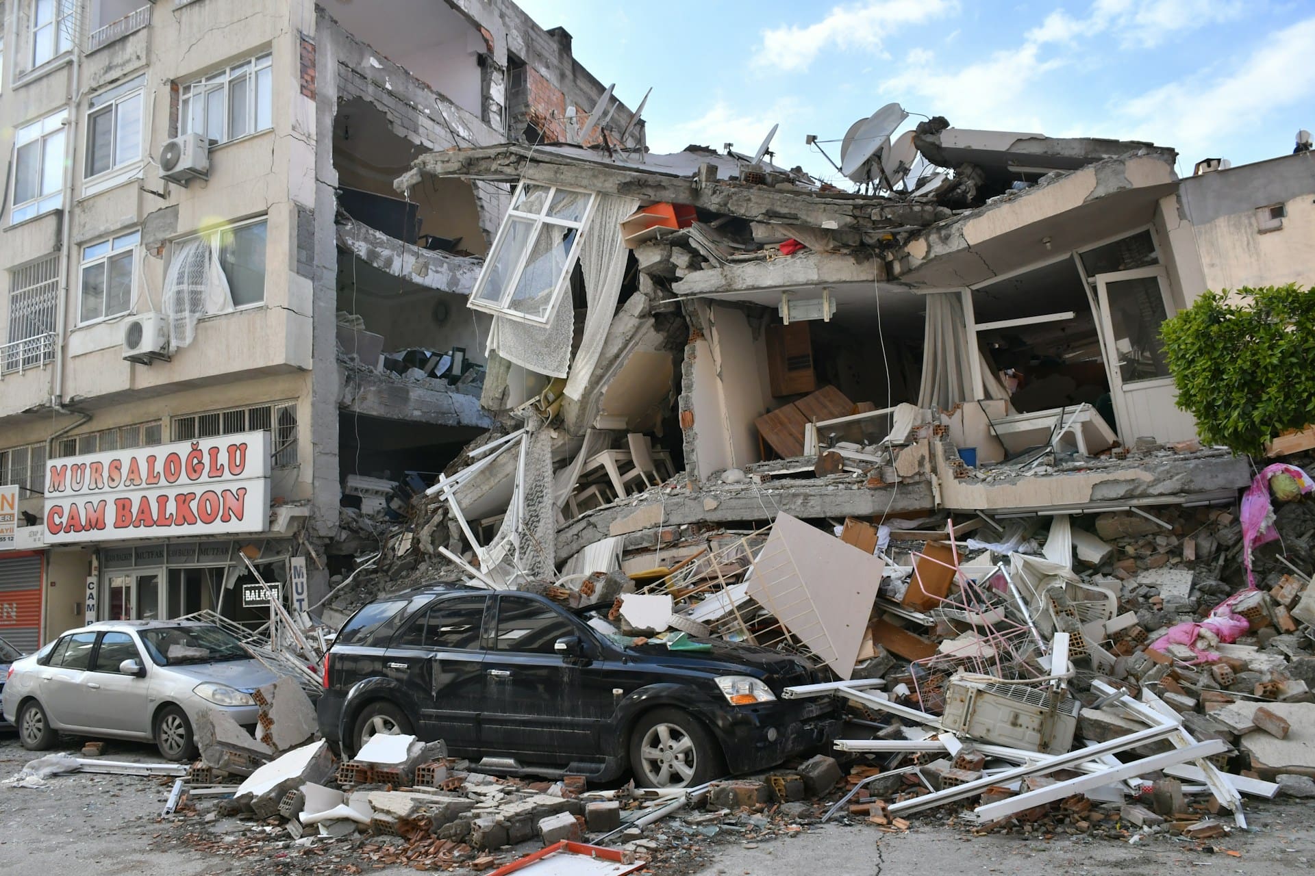 Strong 6.6 Magnitude Earthquake Hits Southern Philippines