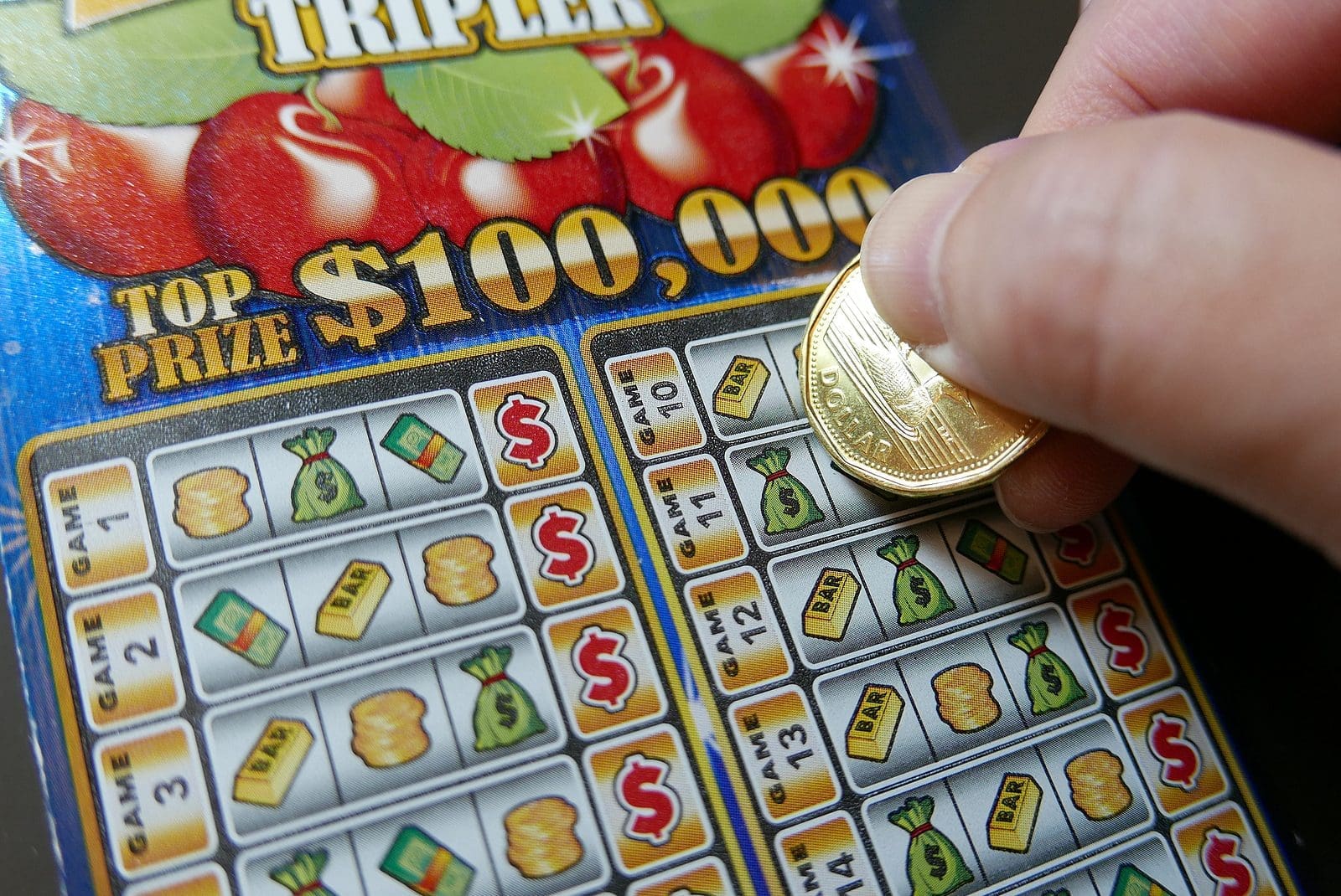 St. Louis Woman Wins $100,000 on Dad’s Favorite Ticket